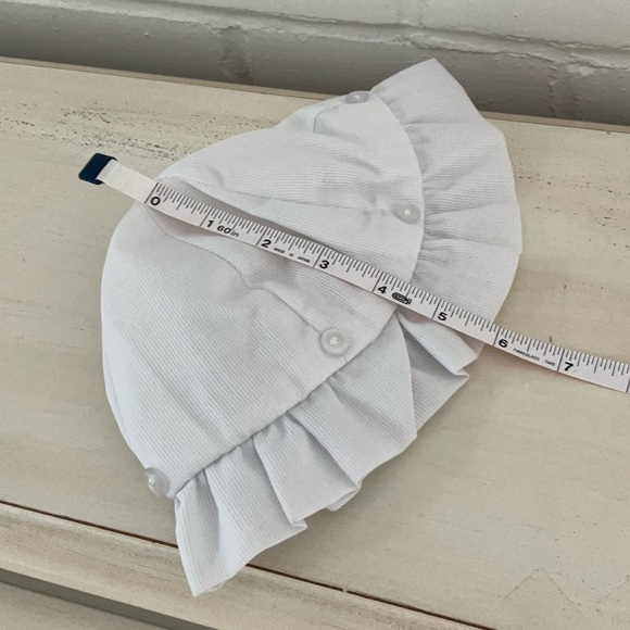 old -style classic white baby girl bonnets, sun hats, pool hats, beach hats - Picture 8 of 9